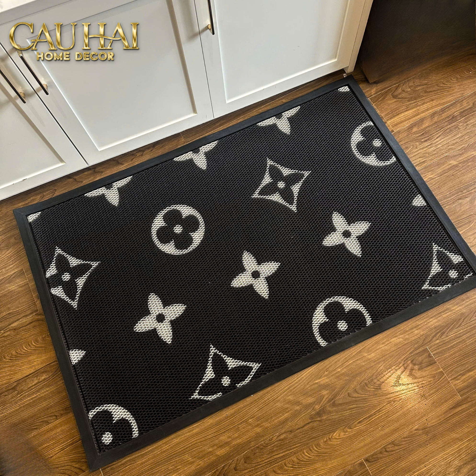 THẢM CỬA NGĂN BỤI - 80x120 LOUIS.V LE NOIR MONO - CẬU HAI HOME DECOR