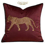 VỎ GỐI NHUNG BURGUNDY LA PANTHÈRE CRAMOISIE ÉCARTIER 45 - CẬU HAI HOME DECOR