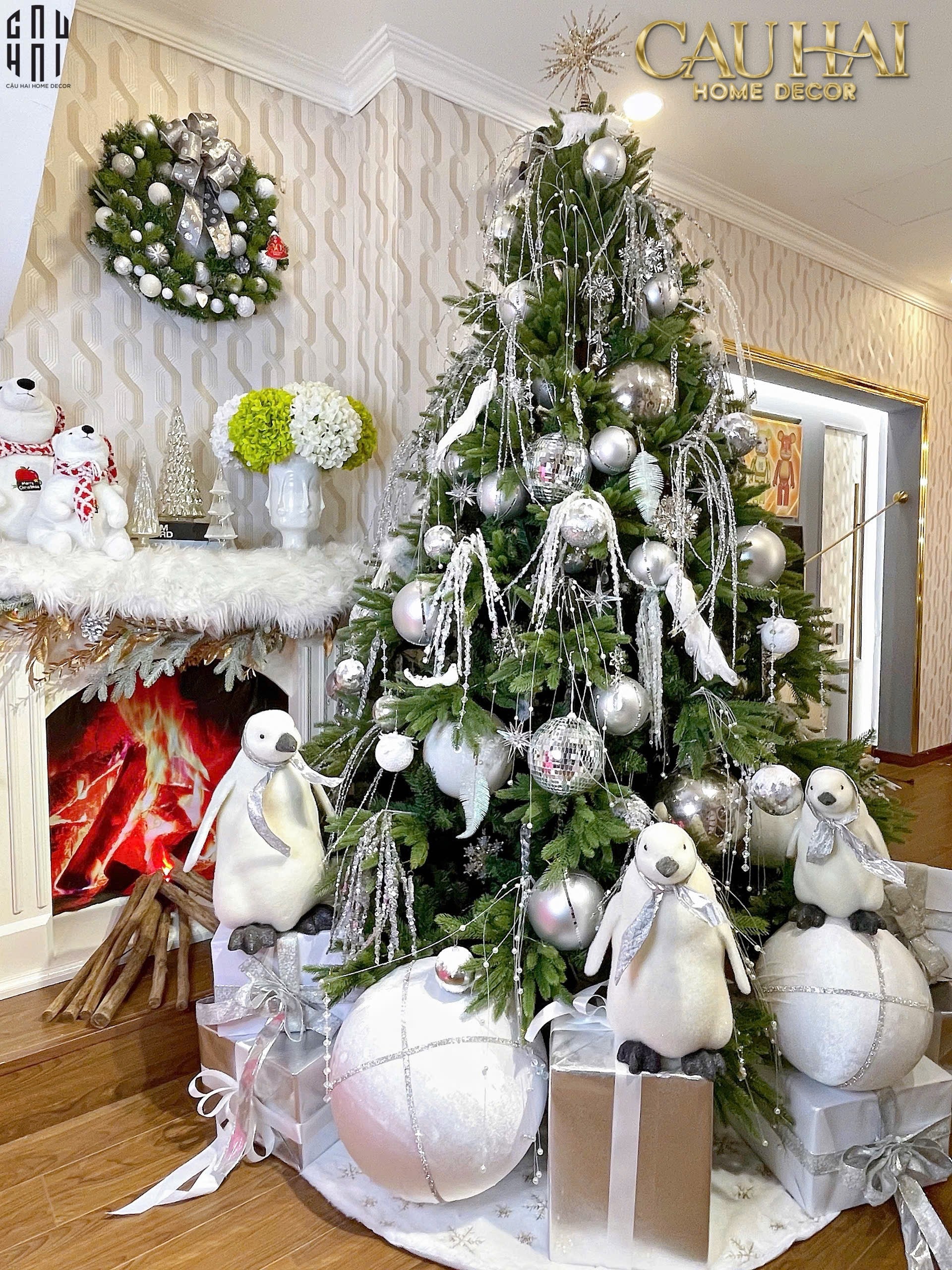 FÊTES COUTURE - CÂY THÔNG PENGUIN WINTER OPULENCE 2M4 - CẬU HAI HOME DECOR