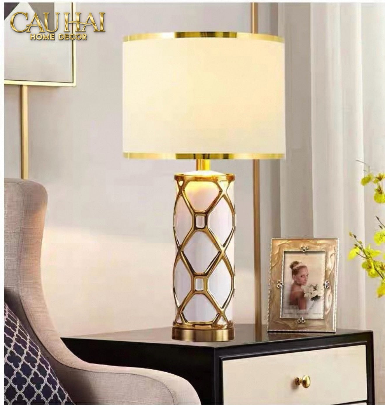 ĐÈN BÀN IRIS WHITE - IRIS WHITE SIDE TABLE LAMP - CẬU HAI HOME DECOR
