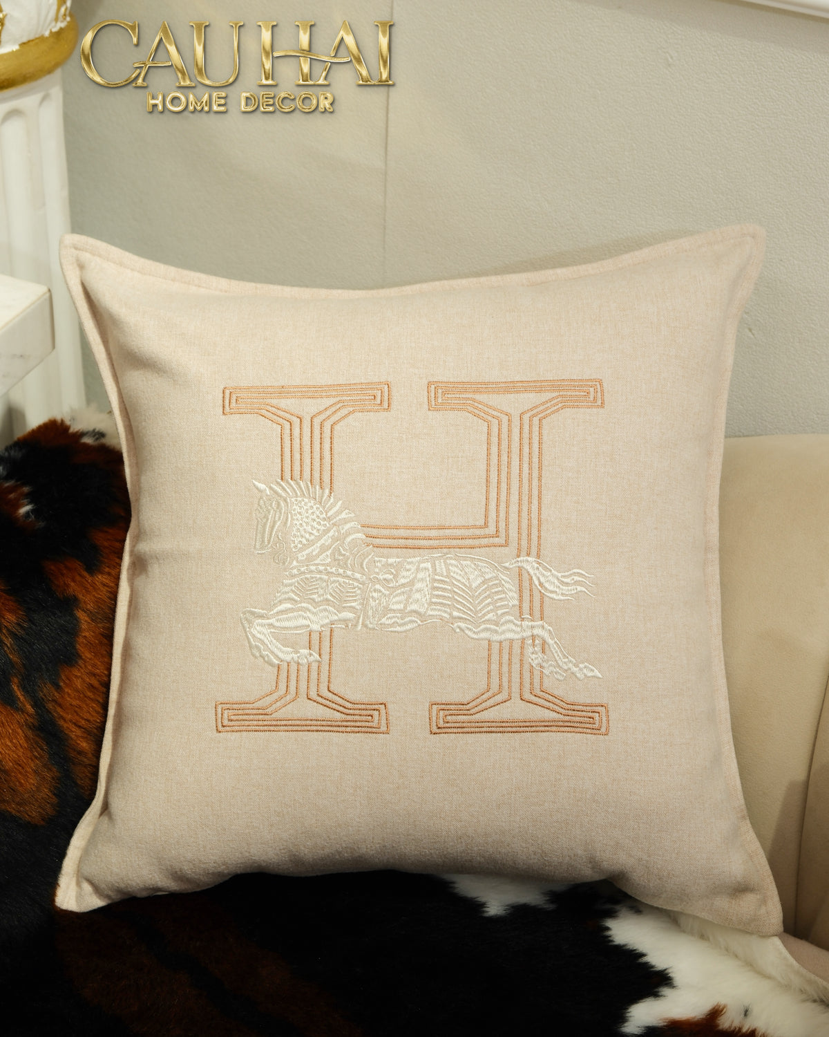 Vỏ Gối Linen Thêu Cheval Équestre Ivory 45x45-VỎ GỐI SOFA-CẬU HAI HOME DECOR-CẬU HAI HOME DECOR
