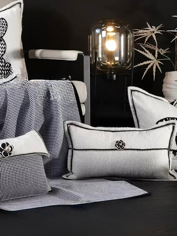 Gối Tweed White Camélia 30X50