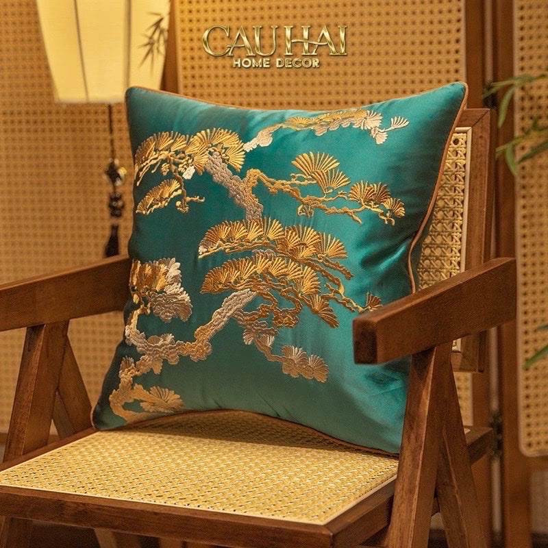 Tết Couture - Vỏ Gối Lụa Thêu Chỉ Vàng Lục Tùng Bách