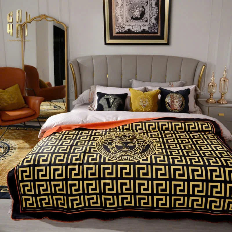 CHĂN SOFA NHUNG CAO CẤP GIANNI VERS. MEDUSA GREEK KEY VELVET BLANKET 150X200CM - CẬU HAI HOME DECOR