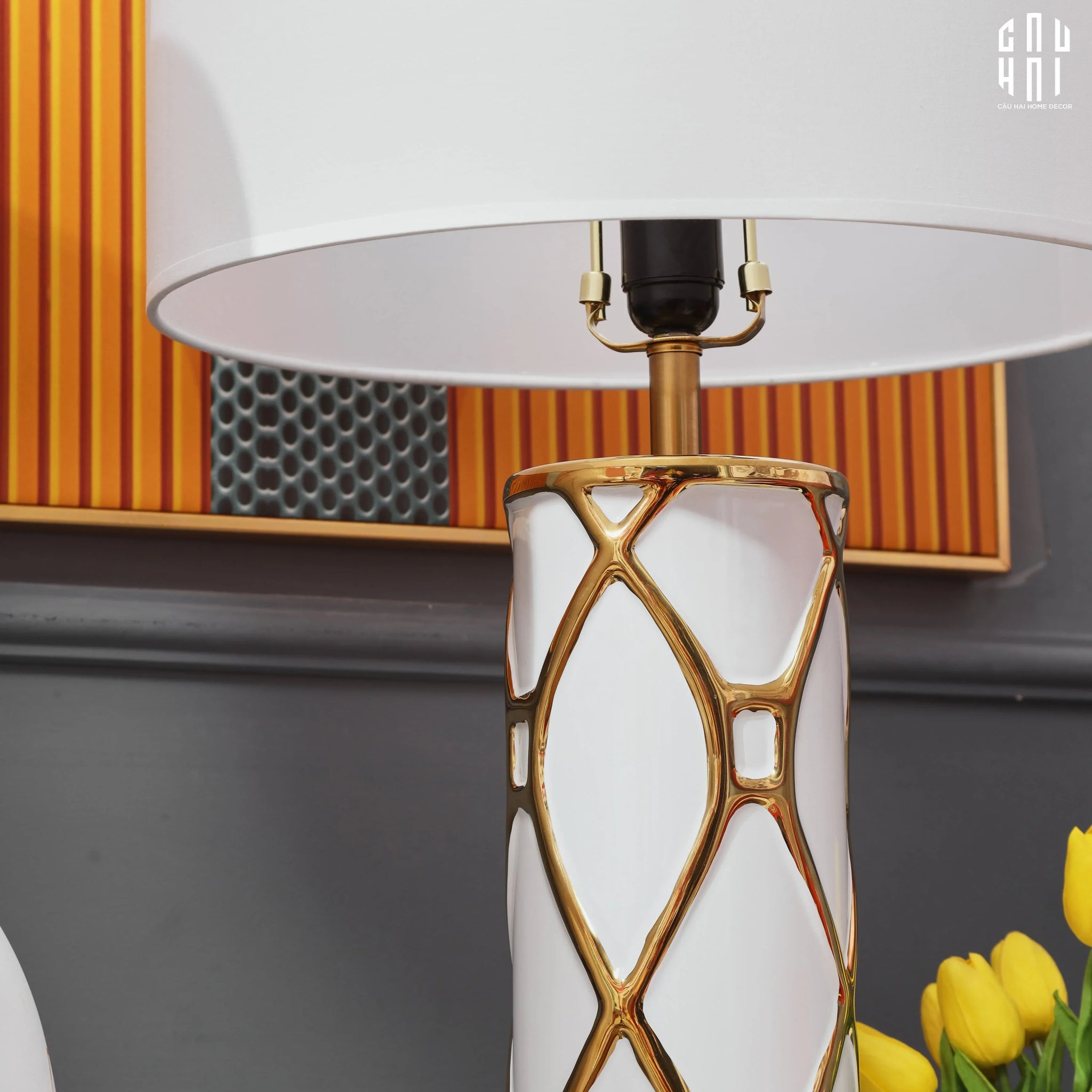 ĐÈN BÀN IRIS WHITE - IRIS WHITE SIDE TABLE LAMP - CẬU HAI HOME DECOR