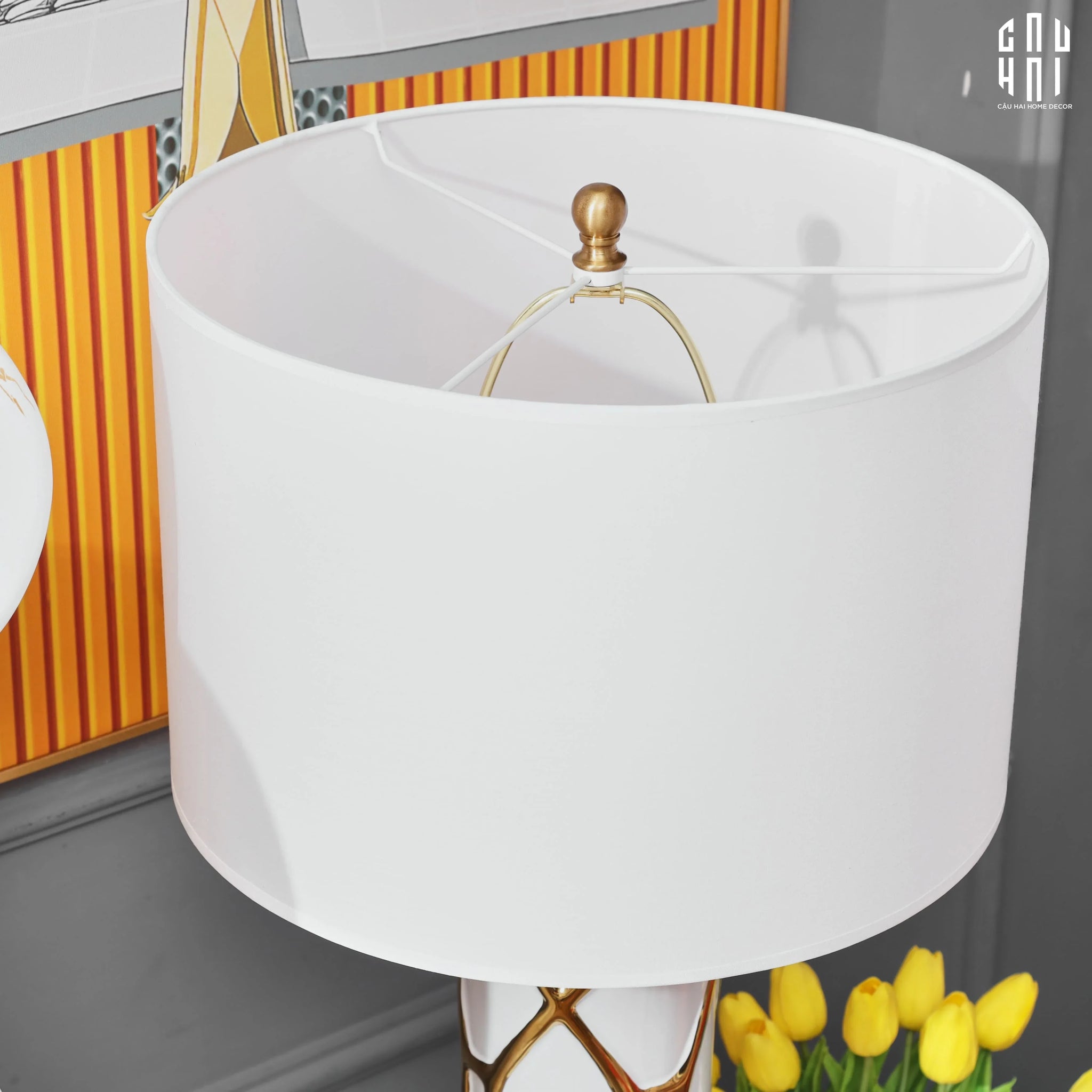 ĐÈN BÀN IRIS WHITE - IRIS WHITE SIDE TABLE LAMP - CẬU HAI HOME DECOR
