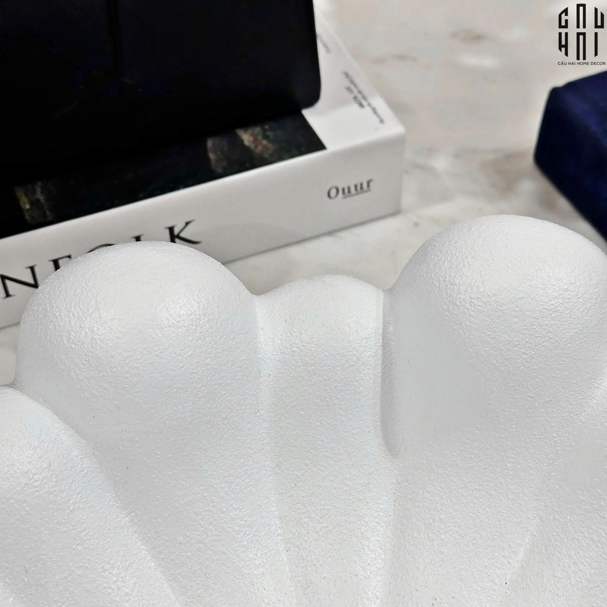 ĐĨA TRANG TRÍ WHITE COMPOSITE BLOSSOM - CẬU HAI HOME DECOR