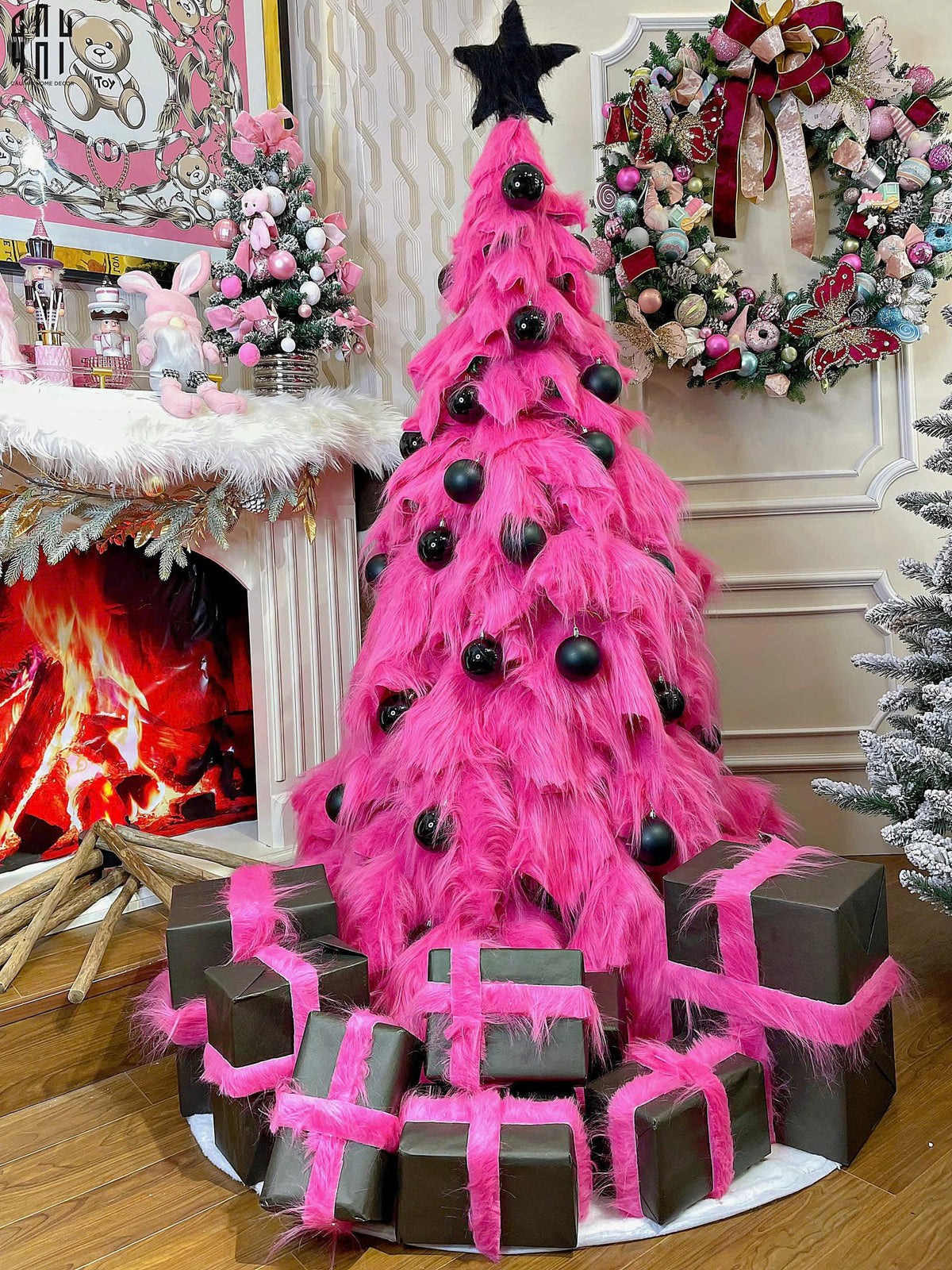 Fêtes Couture - Cây Thông Giáng Sinh "Arbre De Noël Fuchsia Couture" Christmas Tree-TRANG TRÍ GIÁNG SINH-Đối tác tại Trung Quốc theo từng đơn đặt hàng-CẬU HAI HOME DECOR