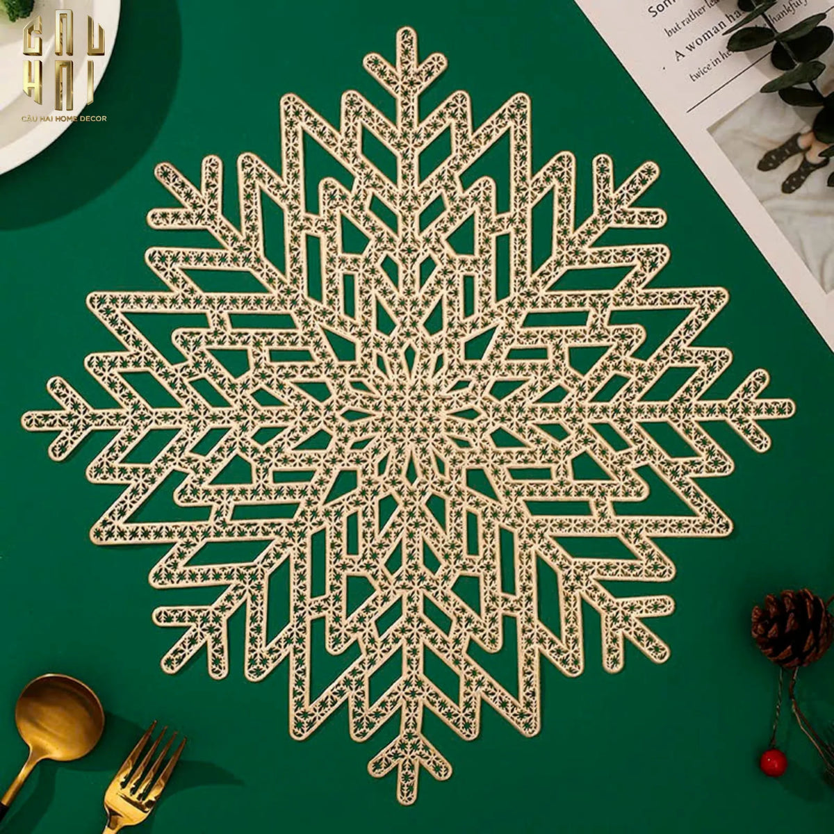 Fêtes Couture - Set 2 Tấm Lót Bàn Ăn - Placemat Golden Snowflake-TRANG TRÍ GIÁNG SINH-Đối tác tại Trung Quốc theo từng đơn đặt hàng-CẬU HAI HOME DECOR