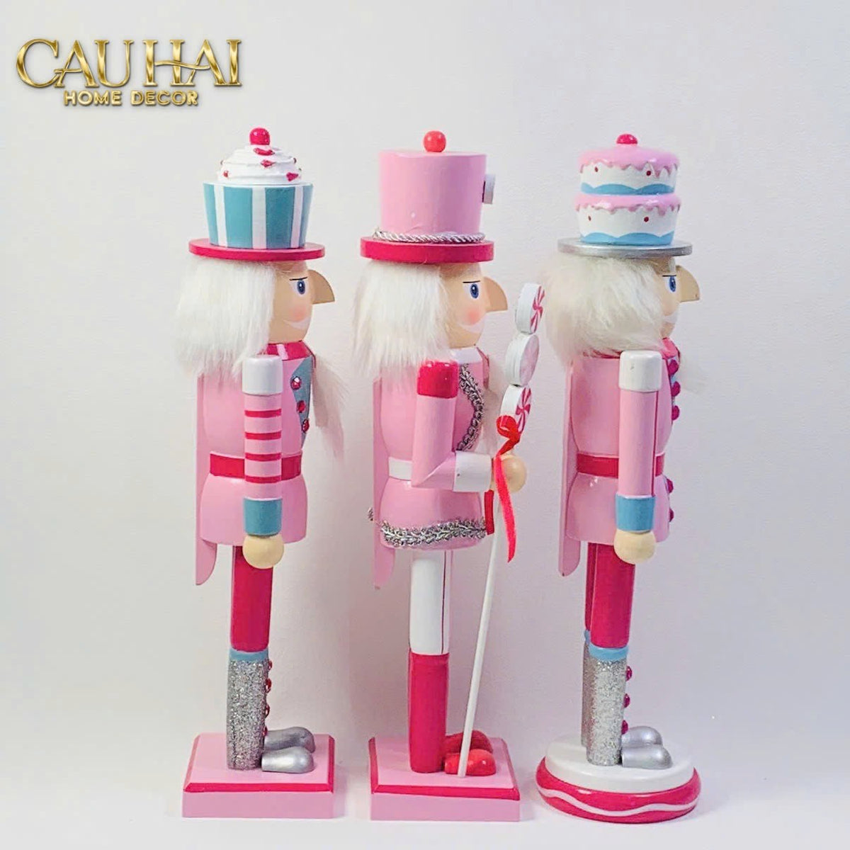 Fêtes Couture - Set 3 Tượng Nutcracker Cotton Candy Plush Pink 38Cm-TƯỢNG TRANG TRÍ-Đối tác tại Trung Quốc theo từng đơn đặt hàng-CẬU HAI HOME DECOR
