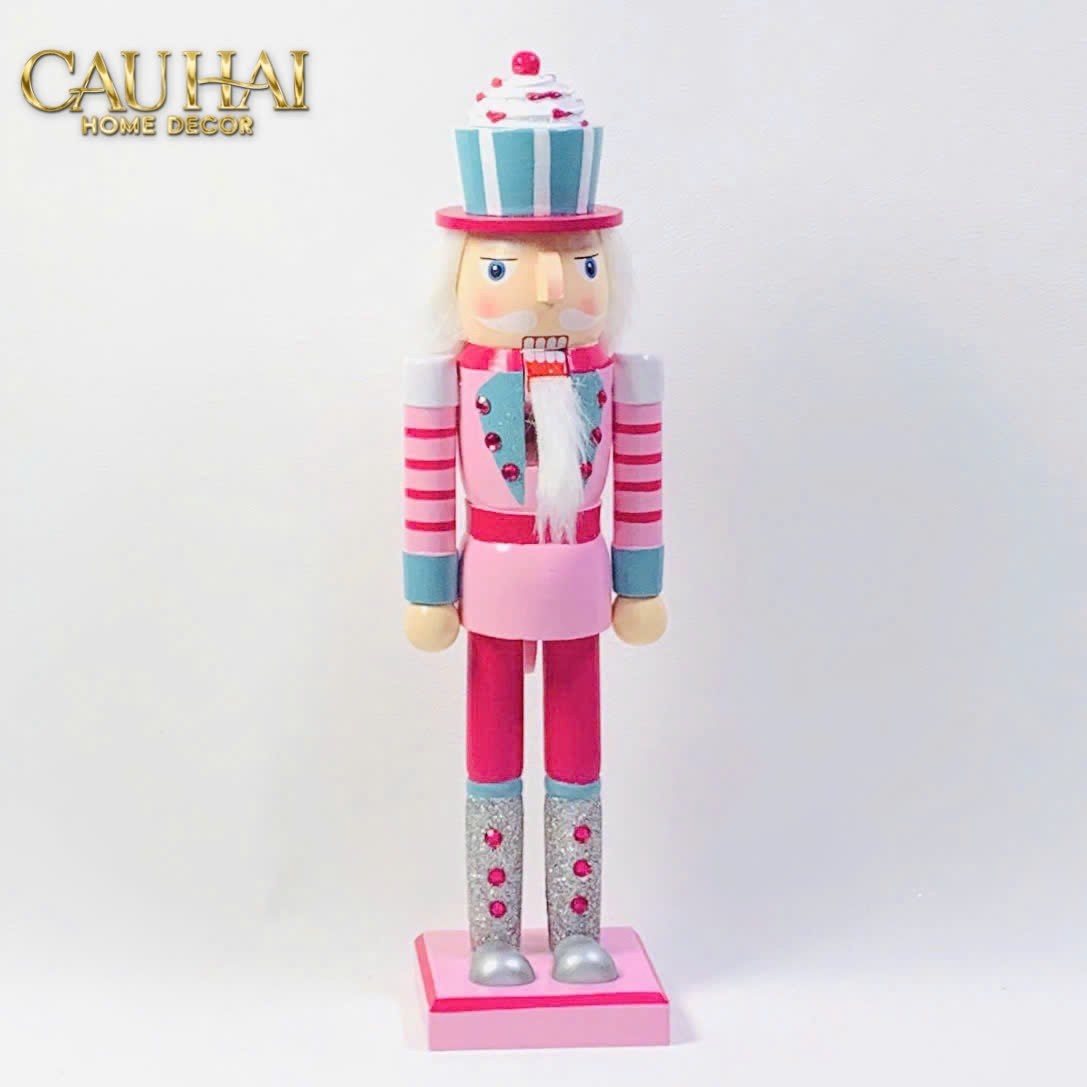 Fêtes Couture - Set 3 Tượng Nutcracker Cotton Candy Plush Pink 38Cm-TƯỢNG TRANG TRÍ-Đối tác tại Trung Quốc theo từng đơn đặt hàng-CẬU HAI HOME DECOR