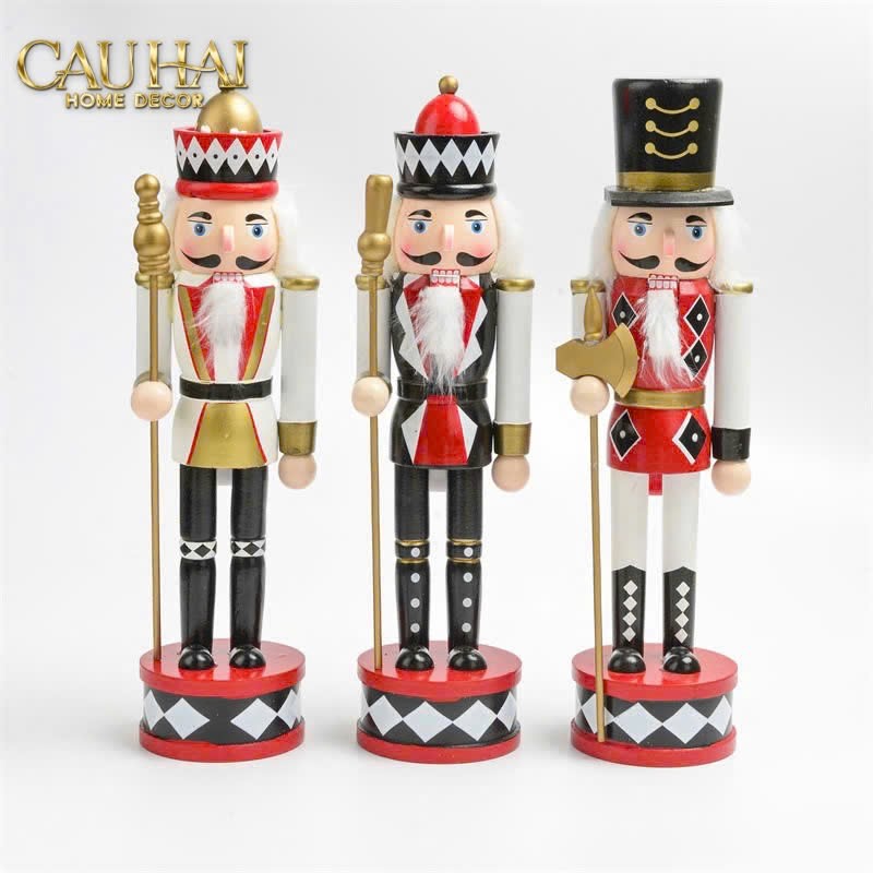 Fêtes Couture - Set 3 Tượng Nutcracker Moyenne Rouge Royal 30Cm-TƯỢNG TRANG TRÍ-Đối tác tại Trung Quốc theo từng đơn đặt hàng-CẬU HAI HOME DECOR