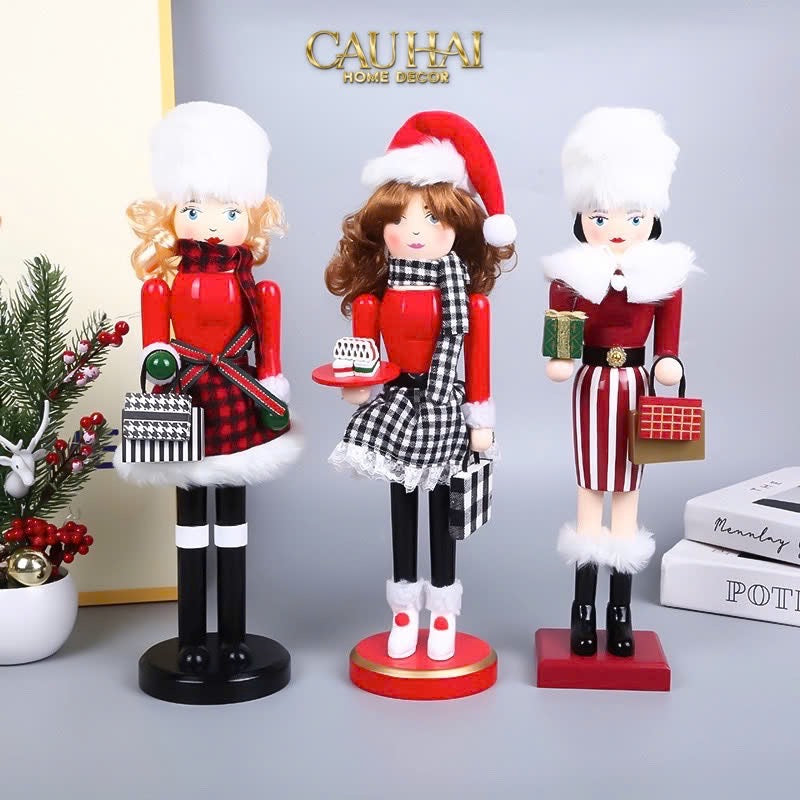 Fêtes Couture - Tượng Nutcracker La Dame D’Hiver Atélier-TƯỢNG TRANG TRÍ-Đối tác tại Trung Quốc theo từng đơn đặt hàng-CẬU HAI HOME DECOR