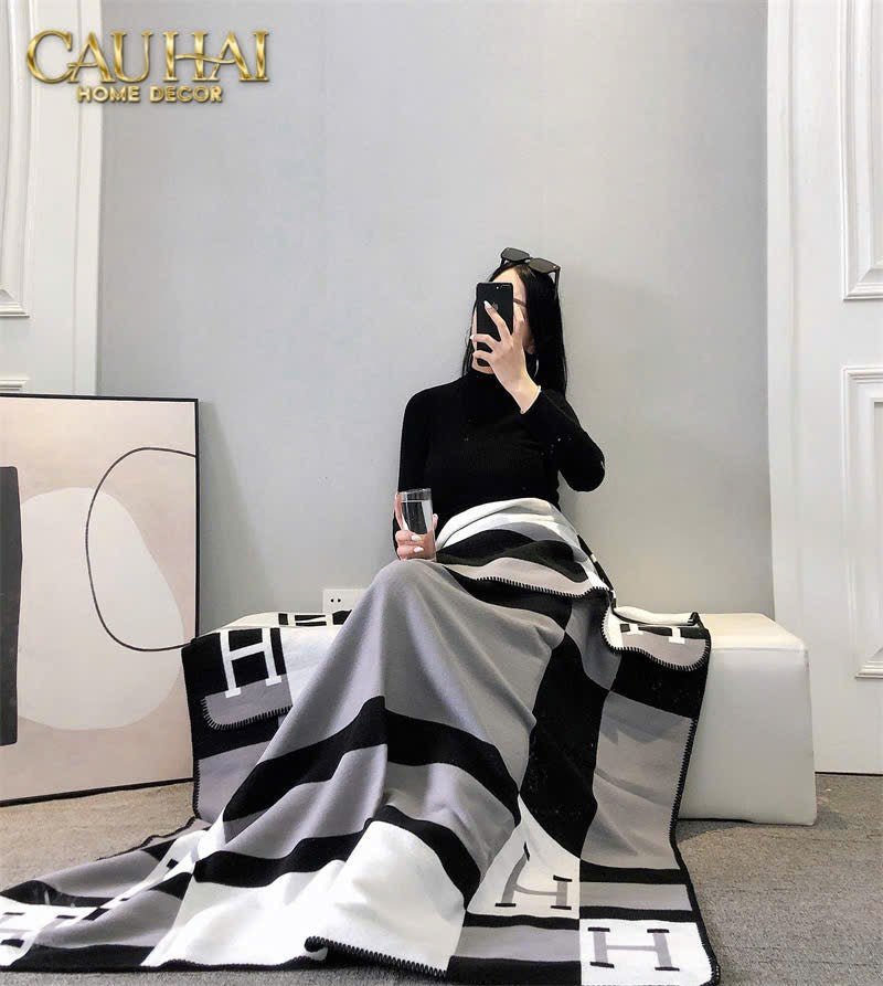 CHĂN SOFA BLACK-W HELIOS VELVET BLANKET - CẬU HAI HOME DECOR
