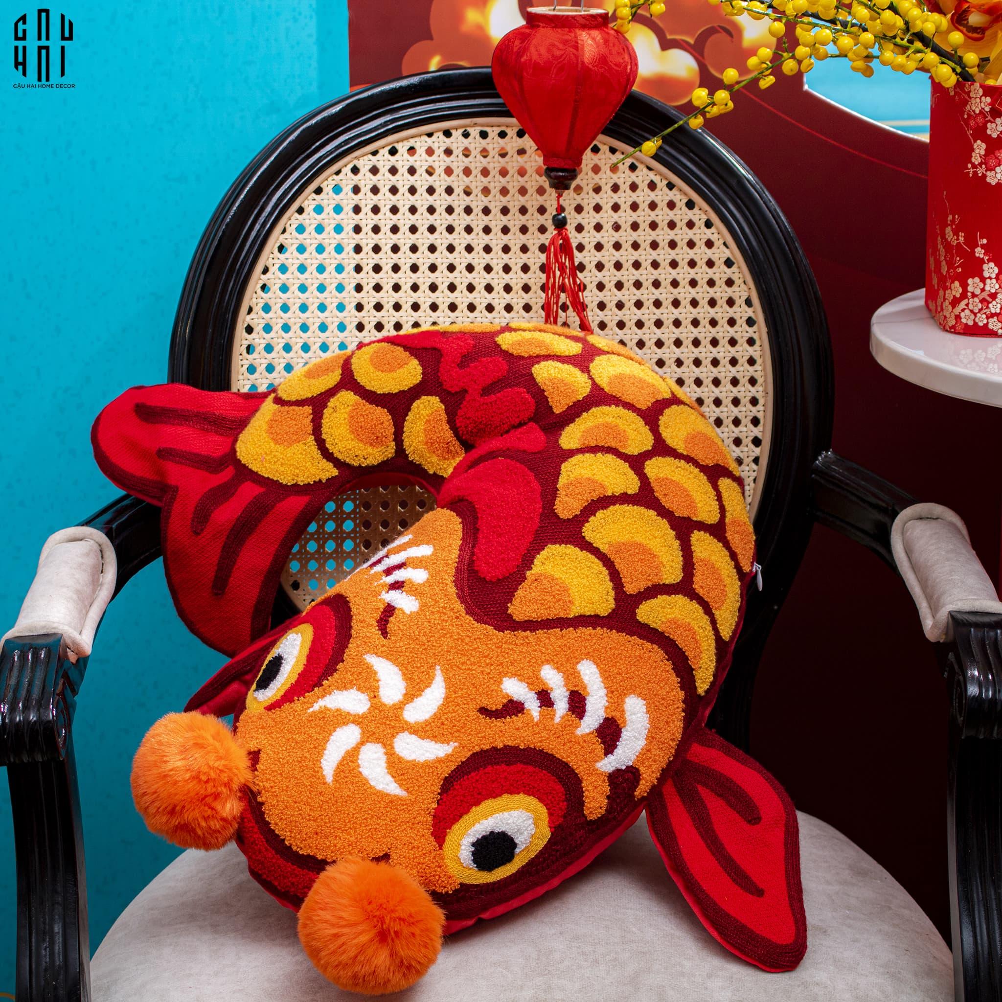 GỐI CÁ CHÉP HÓA RỒNG 56CM Up-CẬU HAI HOME DECOR