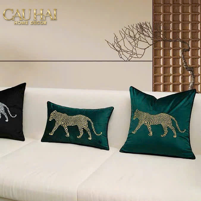 Gối Nhung Leopard Stride Emerald 30x50-Gối Trang Trí-Cậu Hai Home Decor-CẬU HAI HOME DECOR