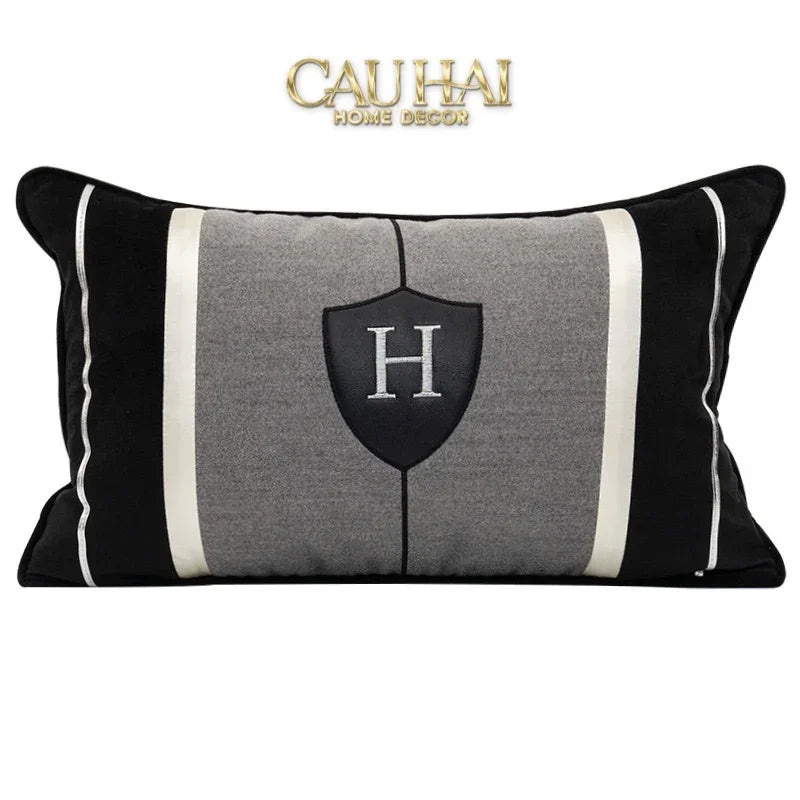 Gối Nhung Noir Heritage H Crest 30X50-CẬU HAI HOME DECOR