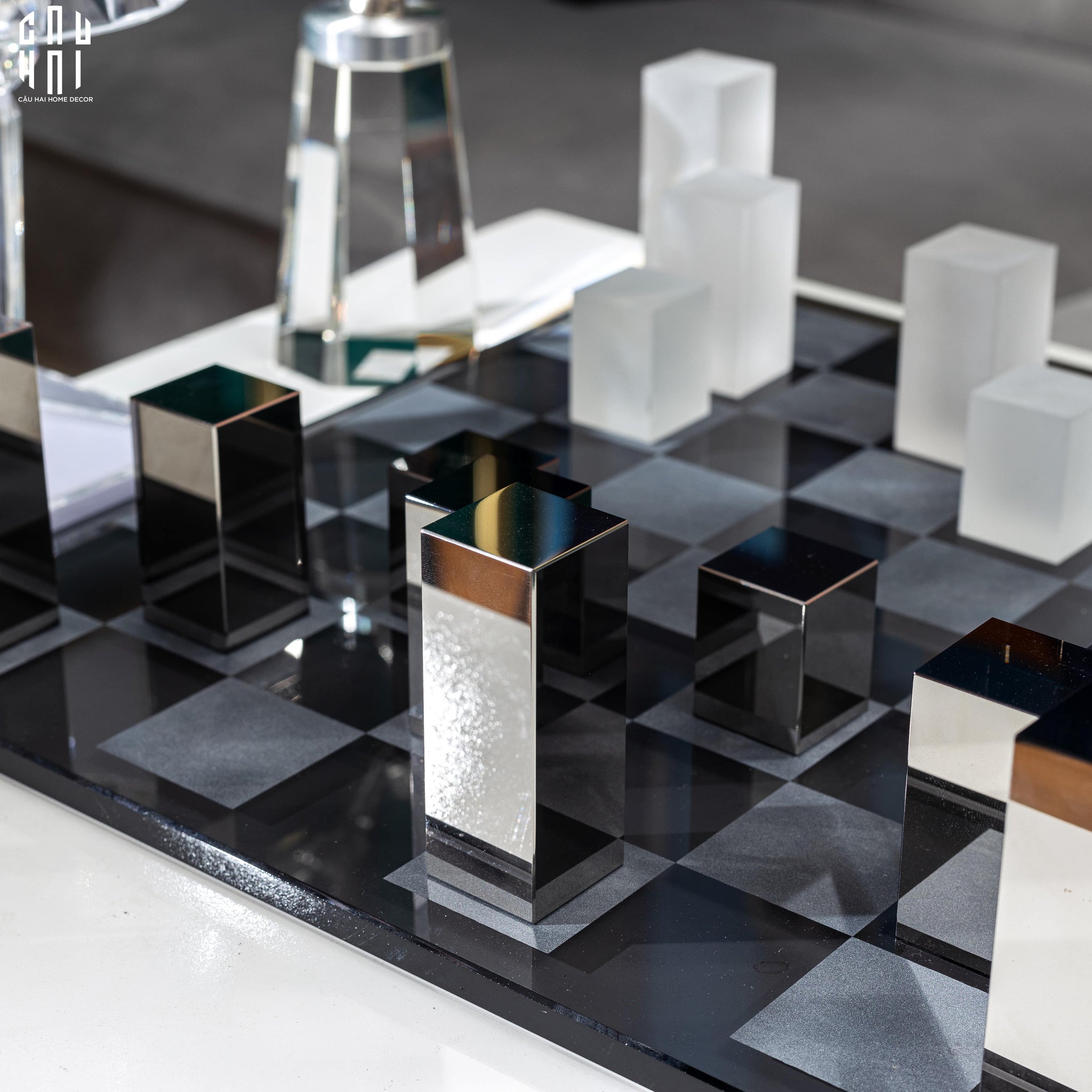 HOME COUTURE - SET BÀN CỜ PHA LÊ MAJESTIC LUXURY CRYSTAL CHESS BOARD-CẬU HAI HOME DECOR