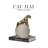 HOME COUTURE - TƯỢNG QUẢ CẦU PHA LÊ MAJESTIC PANTHER MATTE CRYSTAL GLOBE-CẬU HAI HOME DECOR