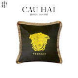 VỎ GỐI NHUNG GIANNI VERS. MEDUSA HYPNOTIC EYES 45.-CẬU HAI HOME DECOR