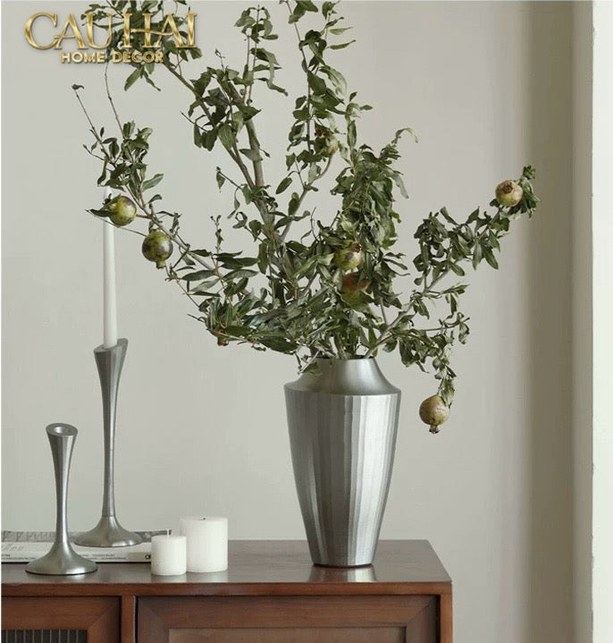 Indira Maison Couture - Bình Hoa Hợp Kim Metalic Platinum Fluted Silhouette Vase 17x6.9x30-BÌNH HOA-CẬU HAI HOME DECOR-CẬU HAI HOME DECOR