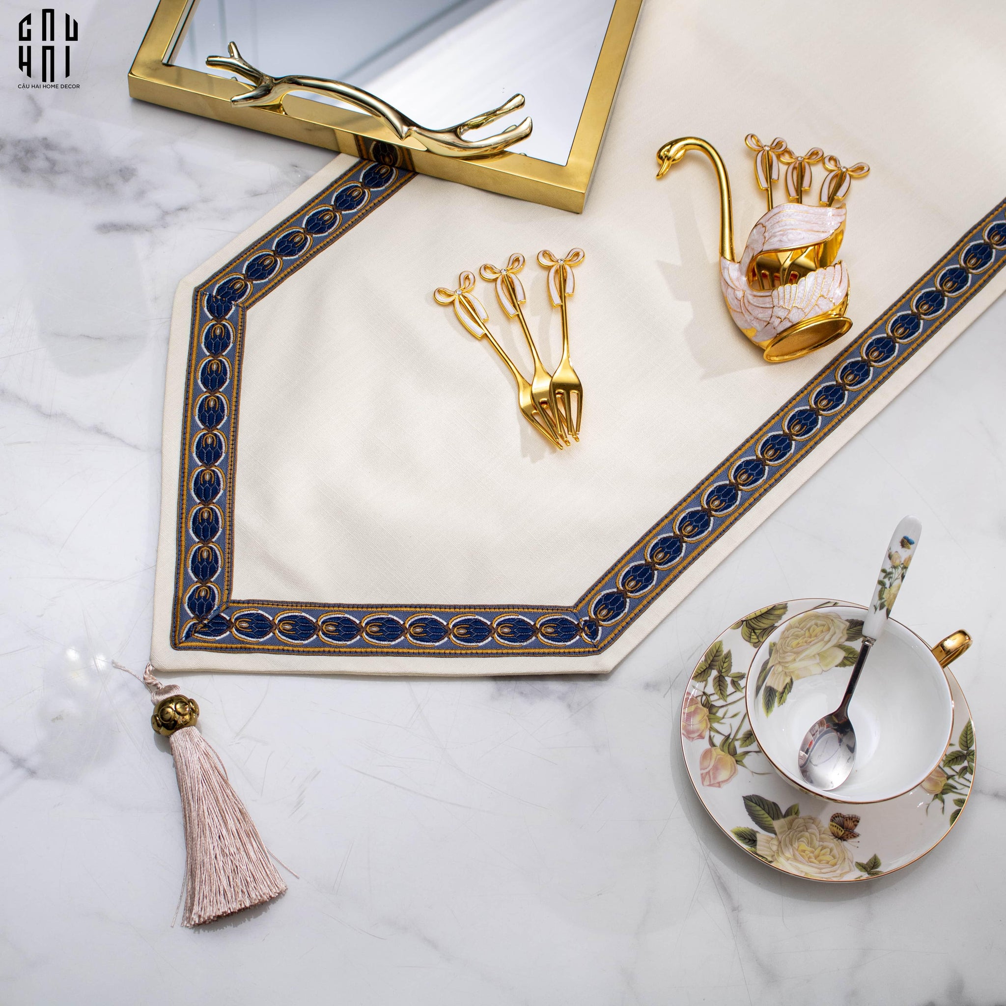 KHĂN TRẢI BÀN OPALINE LUX VELVET D'AMOUR 4M TABLE RUNNER - CẬU HAI HOME DECOR