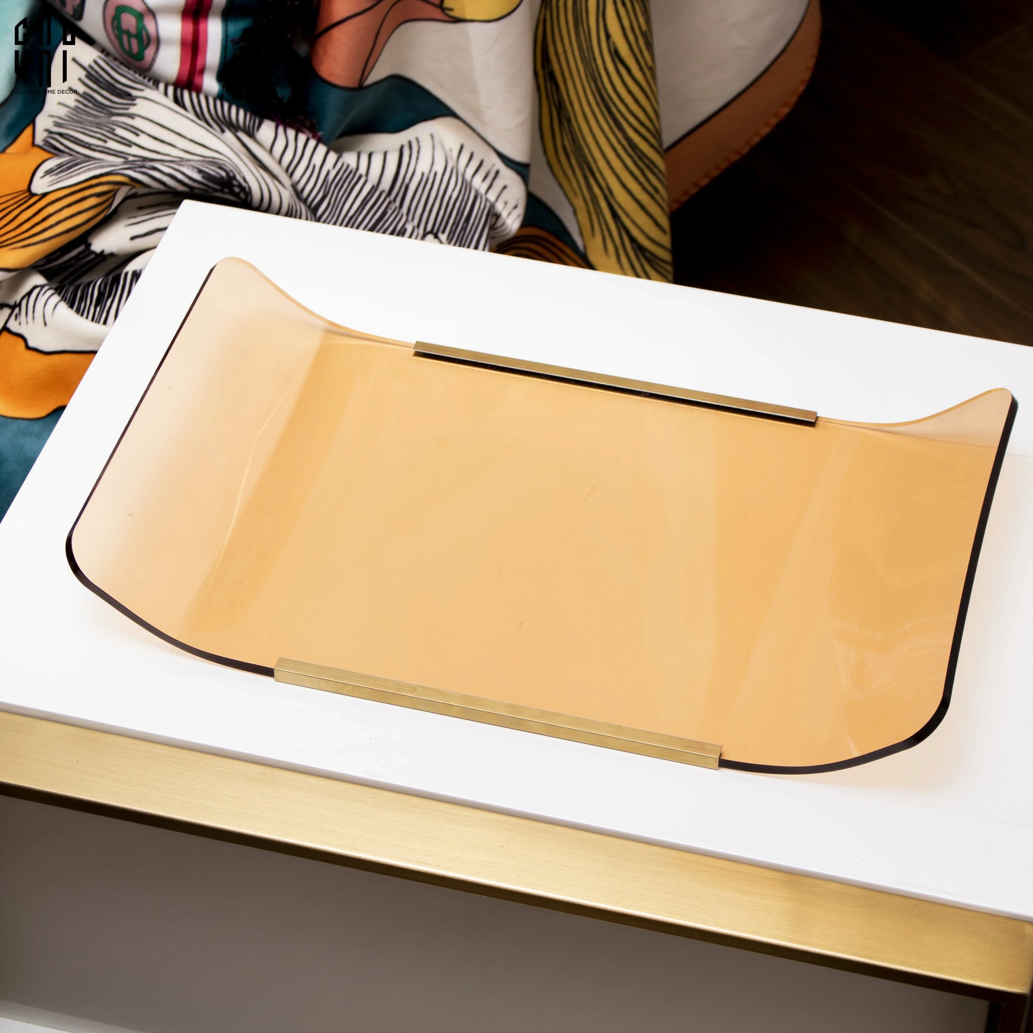 KHAY ACRYLIC AMBRE PURÉTÉ WAVY CONTOUR-CẬU HAI HOME DECOR
