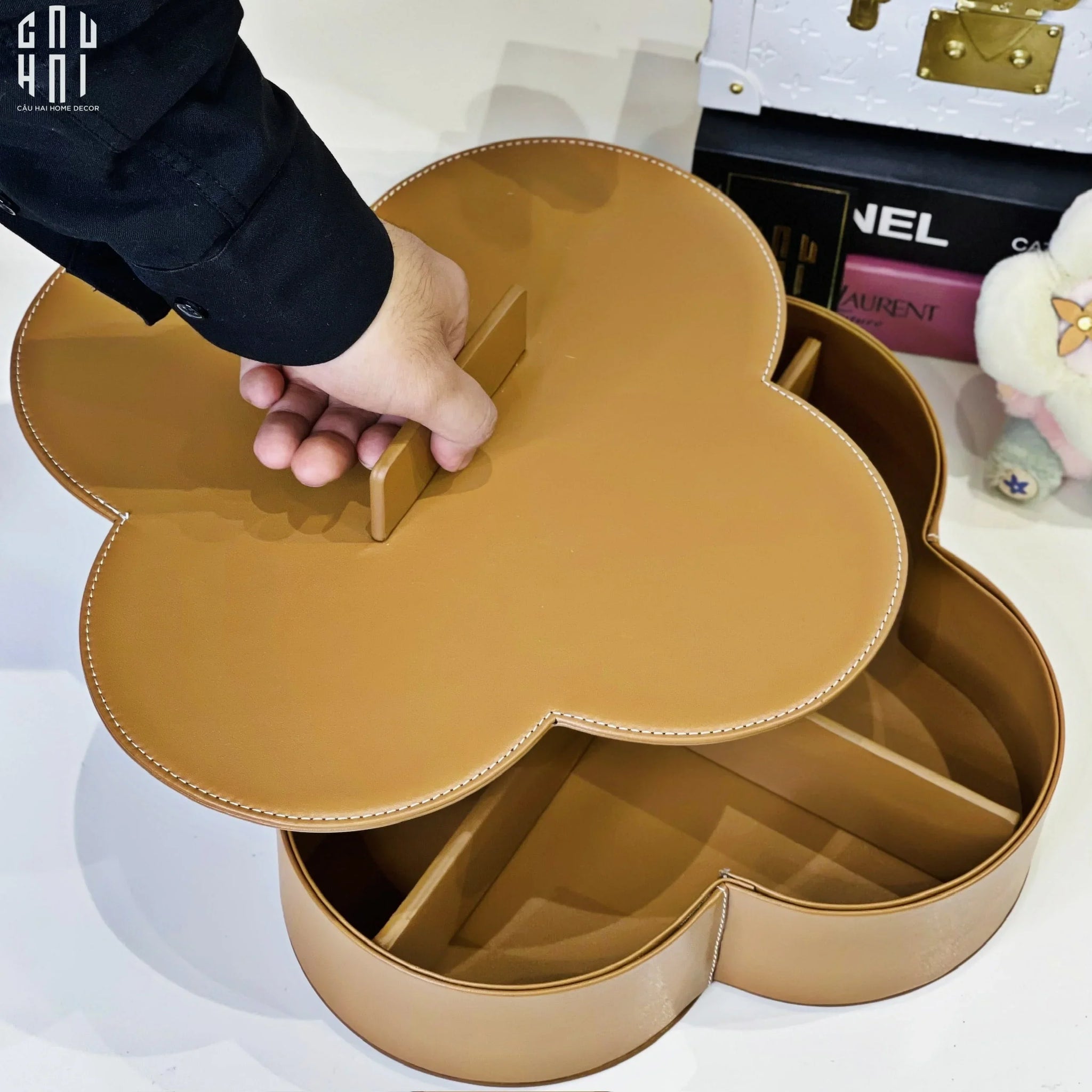 FÊTES COUTURE - KHAY MỨT DA LUX LEATHER TERRA FLEUR LOUIS - CẬU HAI HOME DECOR