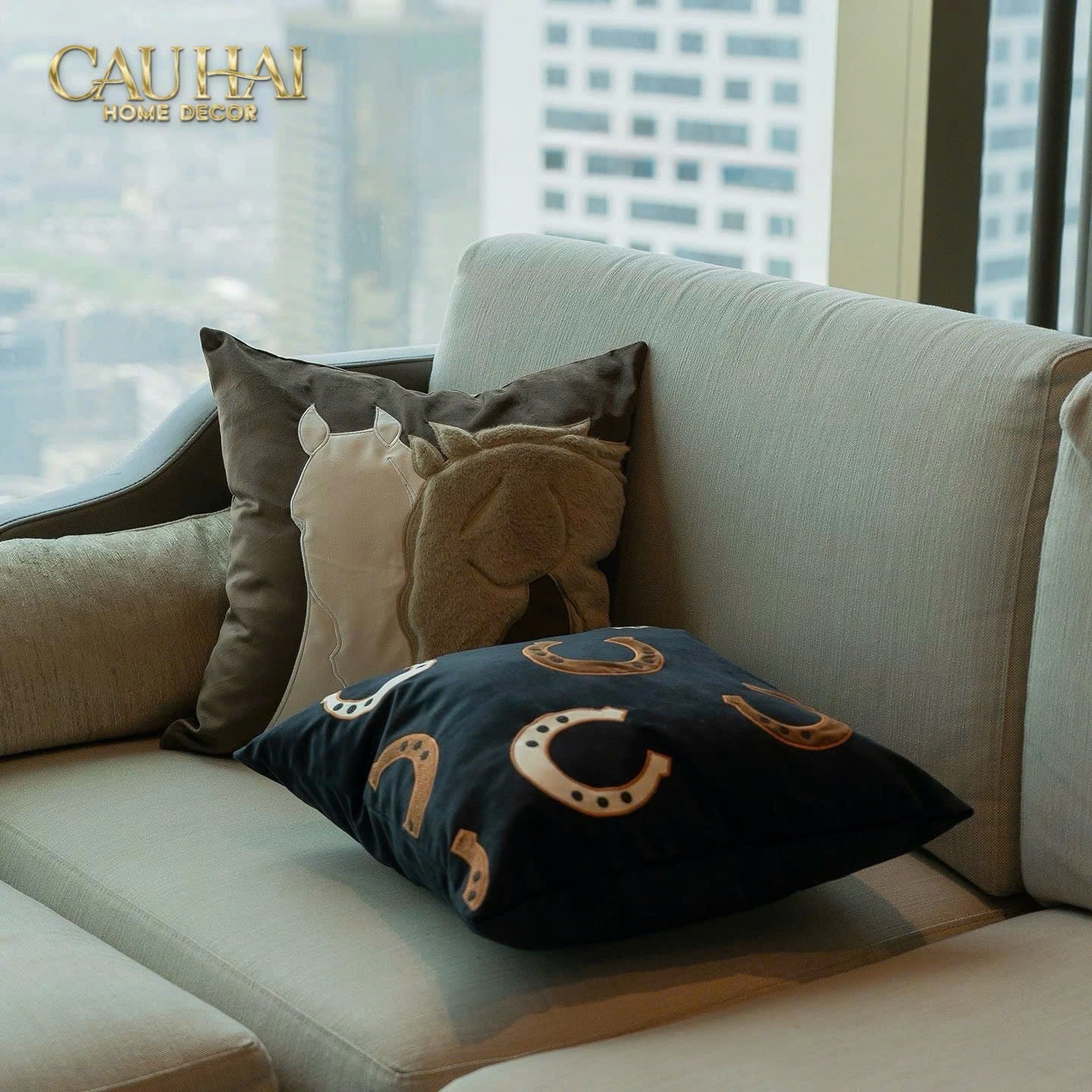 VỎ GỐI VICTORIOUS HORSE 45-CẬU HAI HOME DECOR