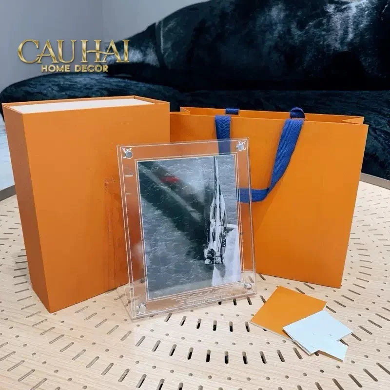 Maison Couture - Khung Ảnh Louis V Signature Iconique — Éclat Cristalleries Frame 6"x 8"-KHUNG ẢNH-Đối tác tại Trung Quốc theo từng đơn đặt hàng-CẬU HAI HOME DECOR