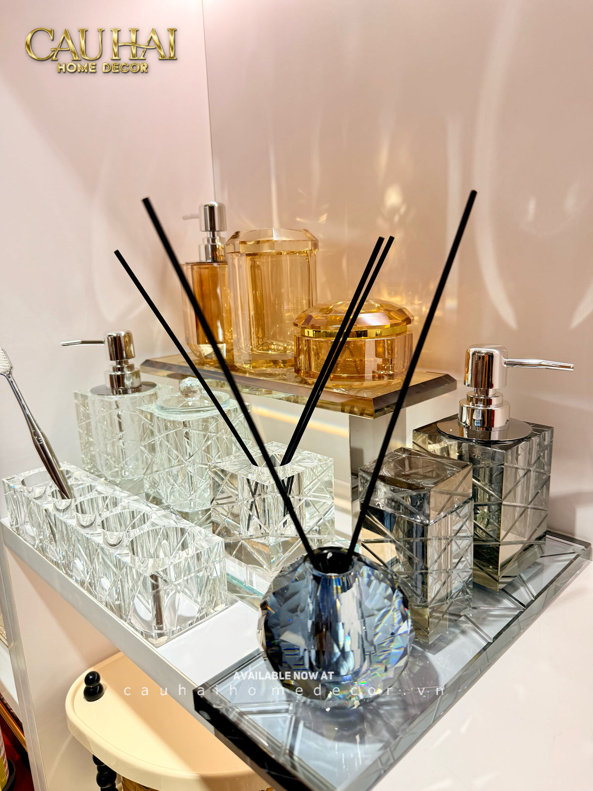 Maison Couture - Set Nhà Tắm Pha Lê Lumière Cristalleries Bathroom Vanity Set - Cannage Facetté Set 4pcs-PHỤ KIỆN NHÀ TẮM-CẬU HAI HOME DECOR-CẬU HAI HOME DECOR