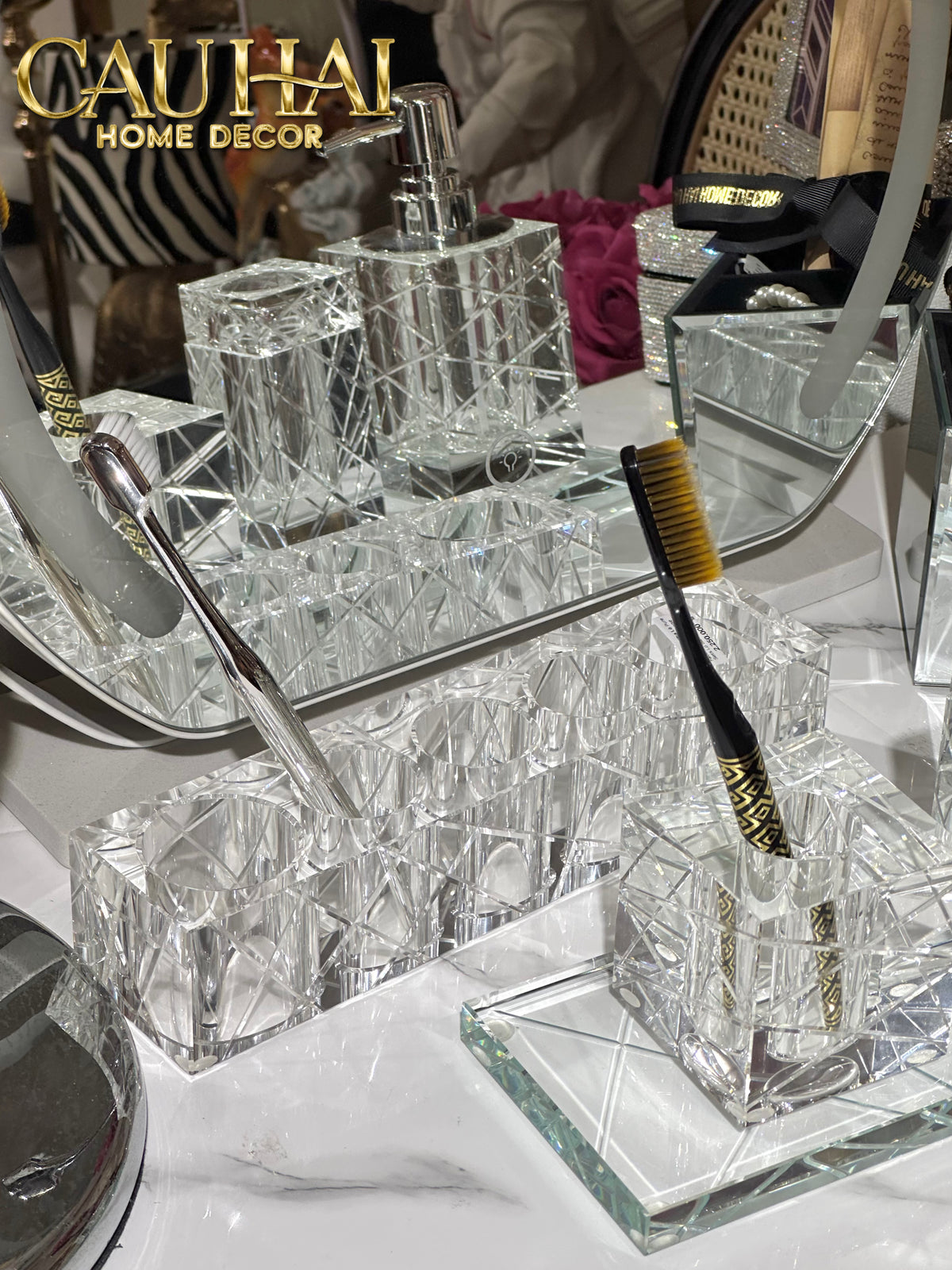Maison Couture - Set Nhà Tắm Pha Lê Lumière Cristalleries Bathroom Vanity Set - Cannage Facetté Set 4pcs-PHỤ KIỆN NHÀ TẮM-CẬU HAI HOME DECOR-CẬU HAI HOME DECOR