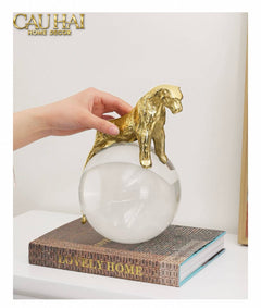Maison Couture - Tượng Quả Cầu Pha Lê - Tượng Báo Bằng Đồng - Regal Brasson Panther Globe 15x30-CẬU HAI HOME DECOR