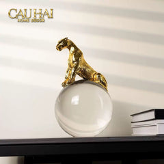 Maison Couture - Tượng Quả Cầu Pha Lê - Tượng Báo Bằng Đồng - Regal Brasson Panther Globe 15x30-CẬU HAI HOME DECOR