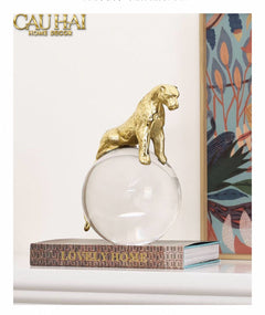 Maison Couture - Tượng Quả Cầu Pha Lê - Tượng Báo Bằng Đồng - Regal Brasson Panther Globe 15x30-CẬU HAI HOME DECOR