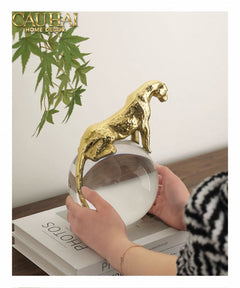 Maison Couture - Tượng Quả Cầu Pha Lê - Tượng Báo Bằng Đồng - Regal Brasson Panther Globe 15x30-CẬU HAI HOME DECOR