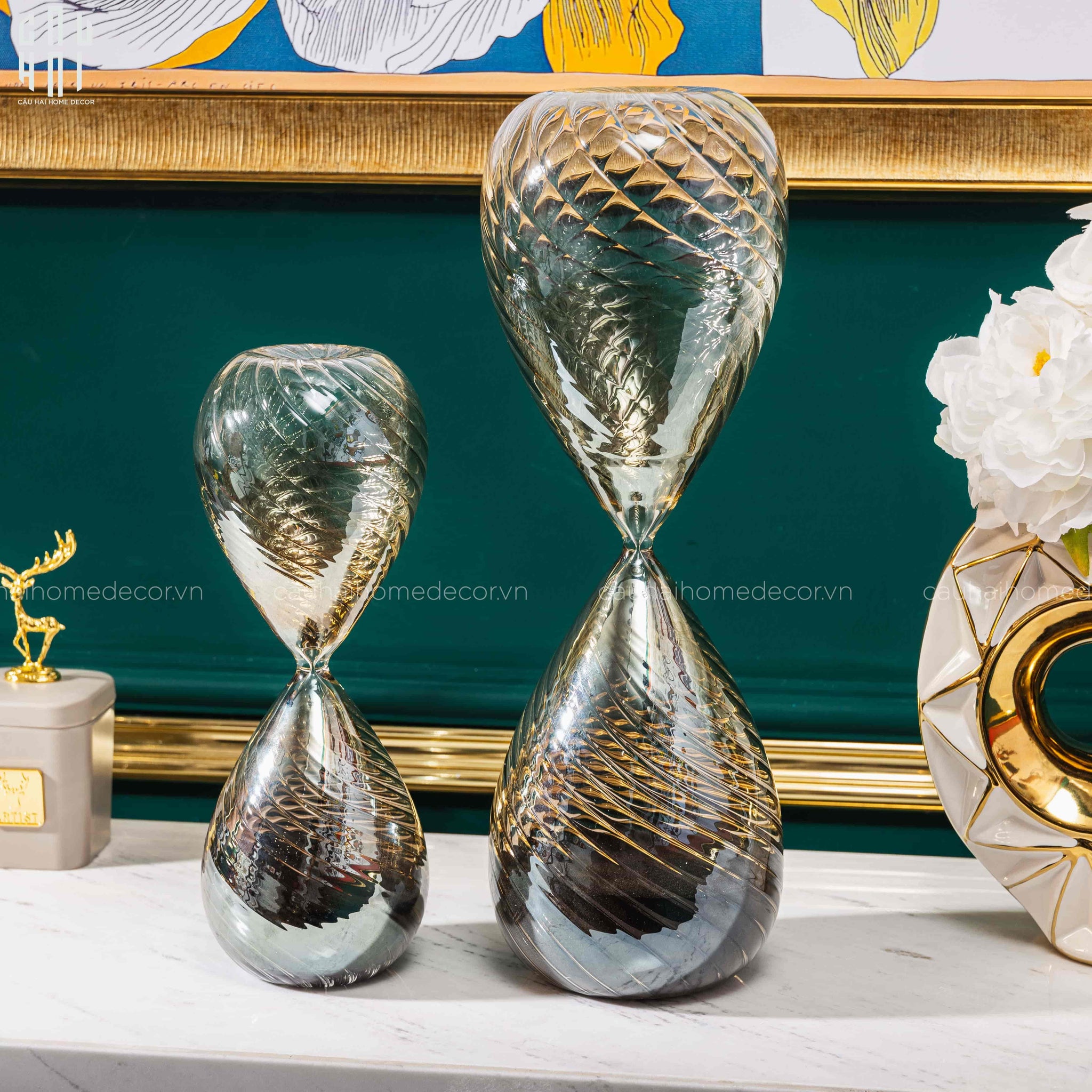 Maison Couture - Tượng Trang Trí Đồng Hồ Cát Thuỷ Tinh Ngũ Sắc Crystal Grande Curves HourGlass 14x44-CẬU HAI HOME DECOR