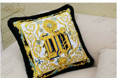 Maison Couture - Vỏ Gối V Class I ♡ Baroque Acanthus V Monogram Cushion 45 Medusa Gala White-CẬU HAI HOME DECOR