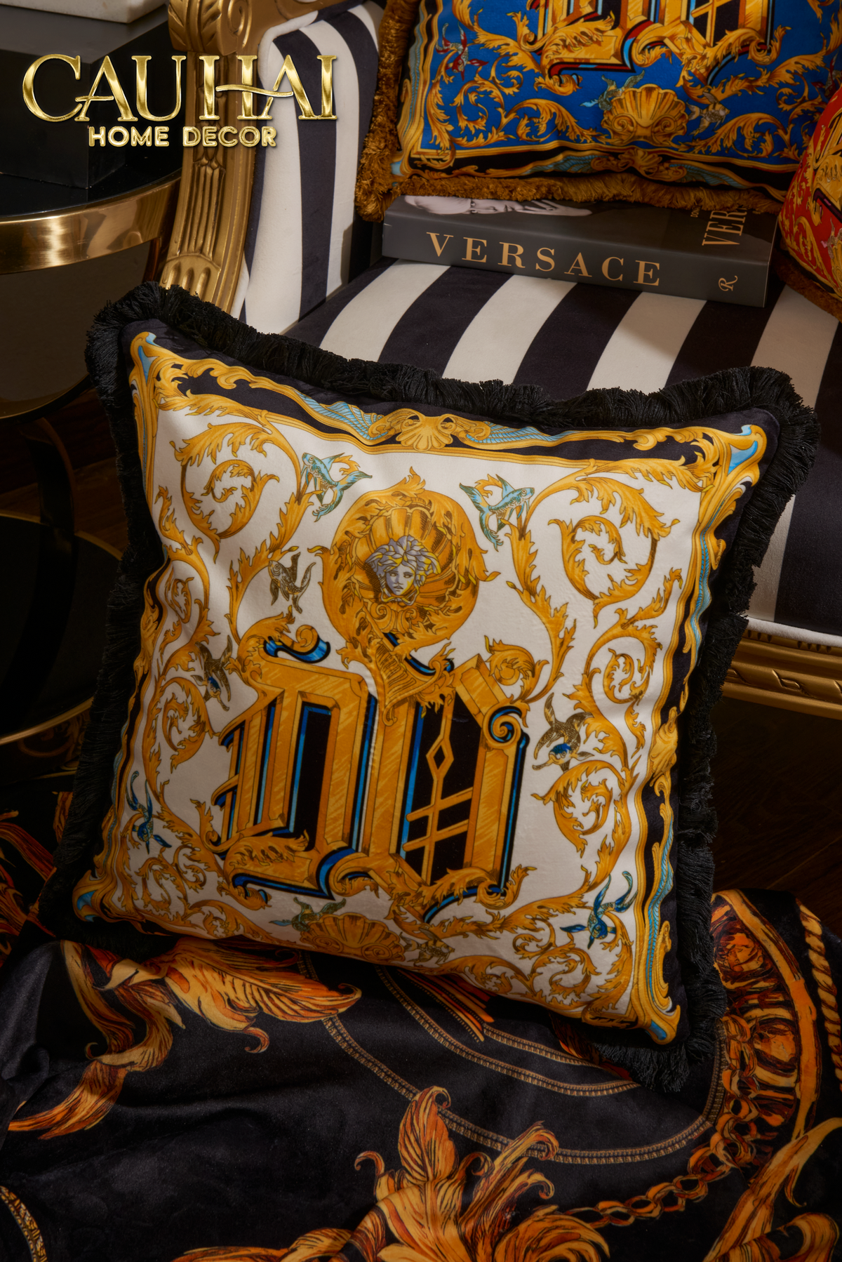 Maison Couture - Vỏ Gối V Class I ♡ Baroque Acanthus V Monogram Cushion 45 Medusa Gala White-VỎ GỐI SOFA-CẬU HAI HOME DECOR-CẬU HAI HOME DECOR