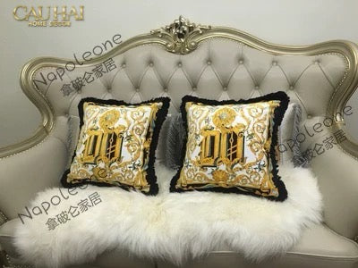 Maison Couture - Vỏ Gối V Class I ♡ Baroque Acanthus V Monogram Cushion 45 Medusa Gala White-CẬU HAI HOME DECOR
