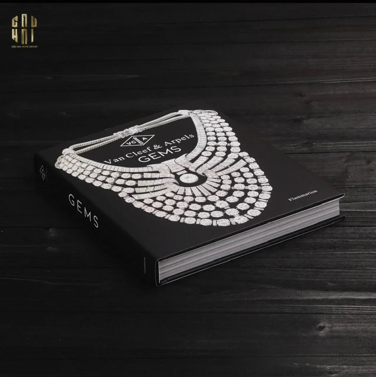 Sách Fashion Runway Van Cleef & Arpels Gems. 24.5x29.5x3.5-SÁCH TRANG TRÍ-CẬU HAI HOME DECOR