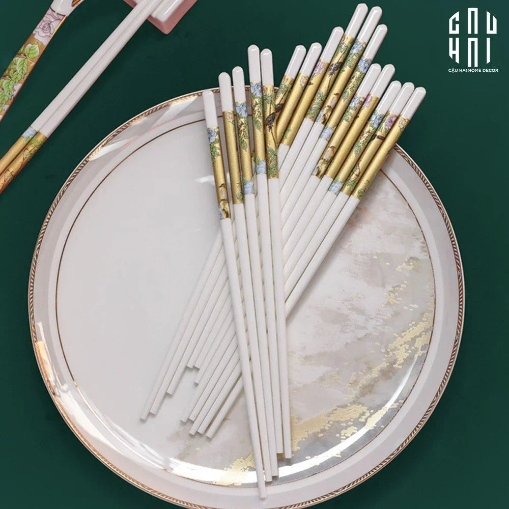 SET 10 ĐÔI ĐŨA SỨ BST KHỔNG TƯỚC HOÀNG KIM PORCELAIN CHOPSTICK - CẬU HAI HOME DECOR
