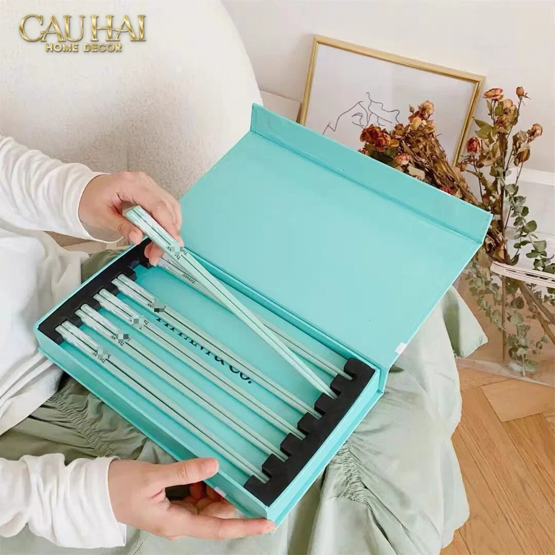 Set 10 Đôi Đũa Sứ Tiffany Fancy Club Porcelain Chopsticks Giftbox-Dinner Cutlery Set Dao Muỗng Nĩa-Đối tác tại Trung Quốc theo từng đơn đặt hàng-CẬU HAI HOME DECOR