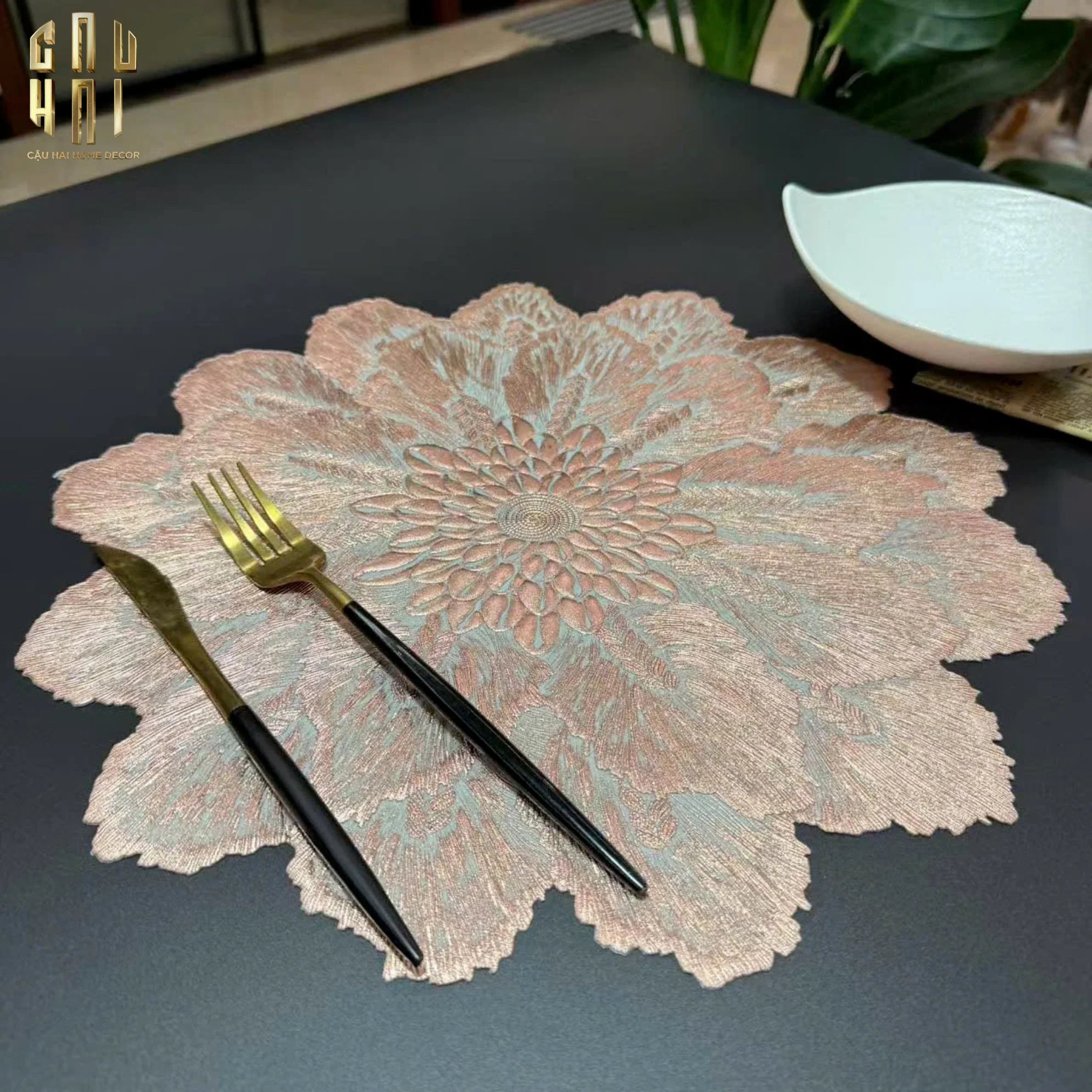 SET 2 TẤM LÓT BÀN ĂN - PLACEMAT CROWN BLOOM - CẬU HAI HOME DECOR