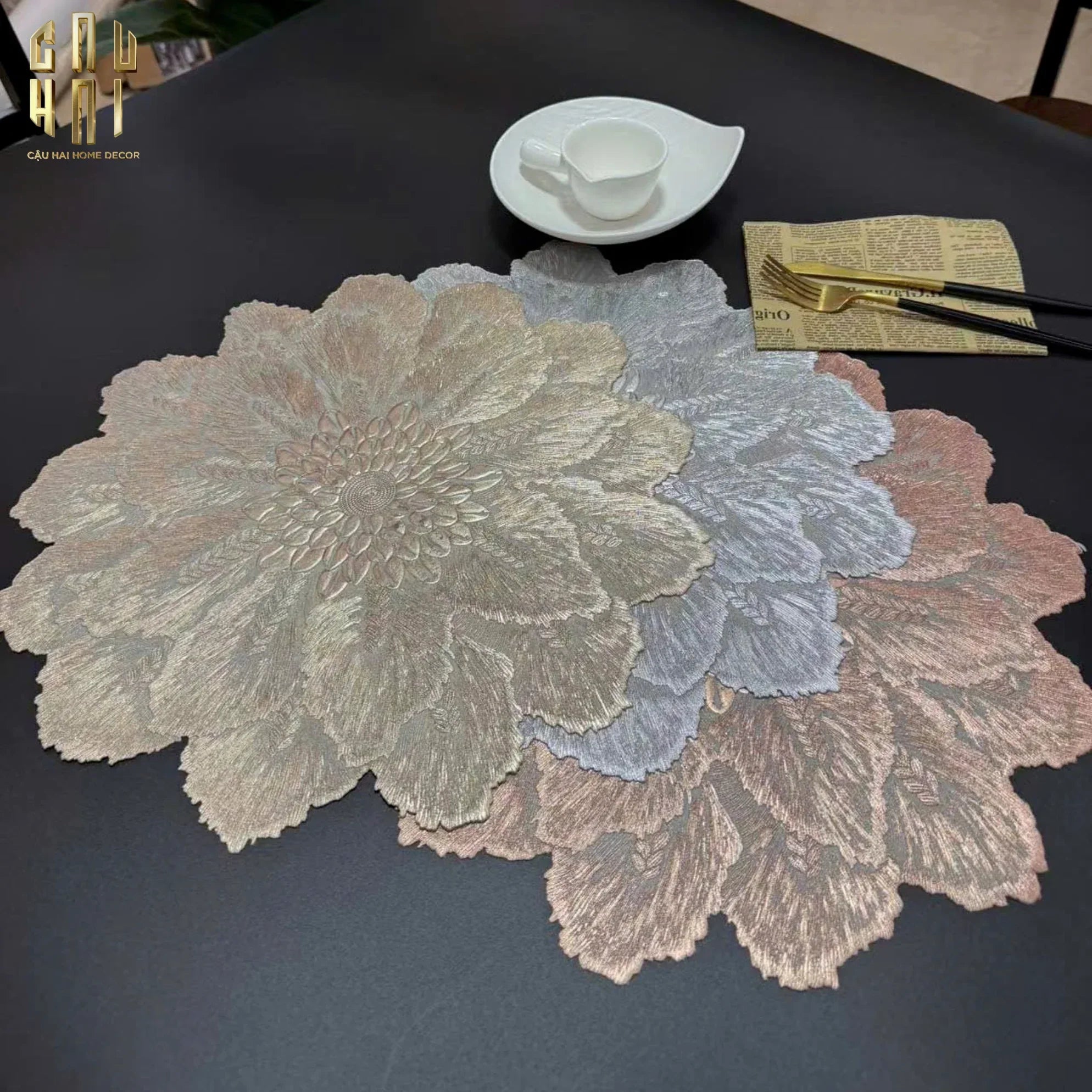 SET 2 TẤM LÓT BÀN ĂN - PLACEMAT CROWN BLOOM - CẬU HAI HOME DECOR