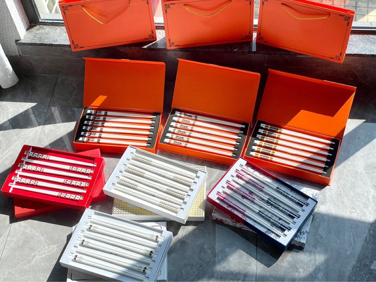 Set 6 Đôi Đũa Sứ Fleur de Monogram New Year Eve Couture Ceramic Chopsticks Set-Dinner Cutlery Set Dao Muỗng Nĩa-Đối tác tại Trung Quốc theo từng đơn đặt hàng-CẬU HAI HOME DECOR