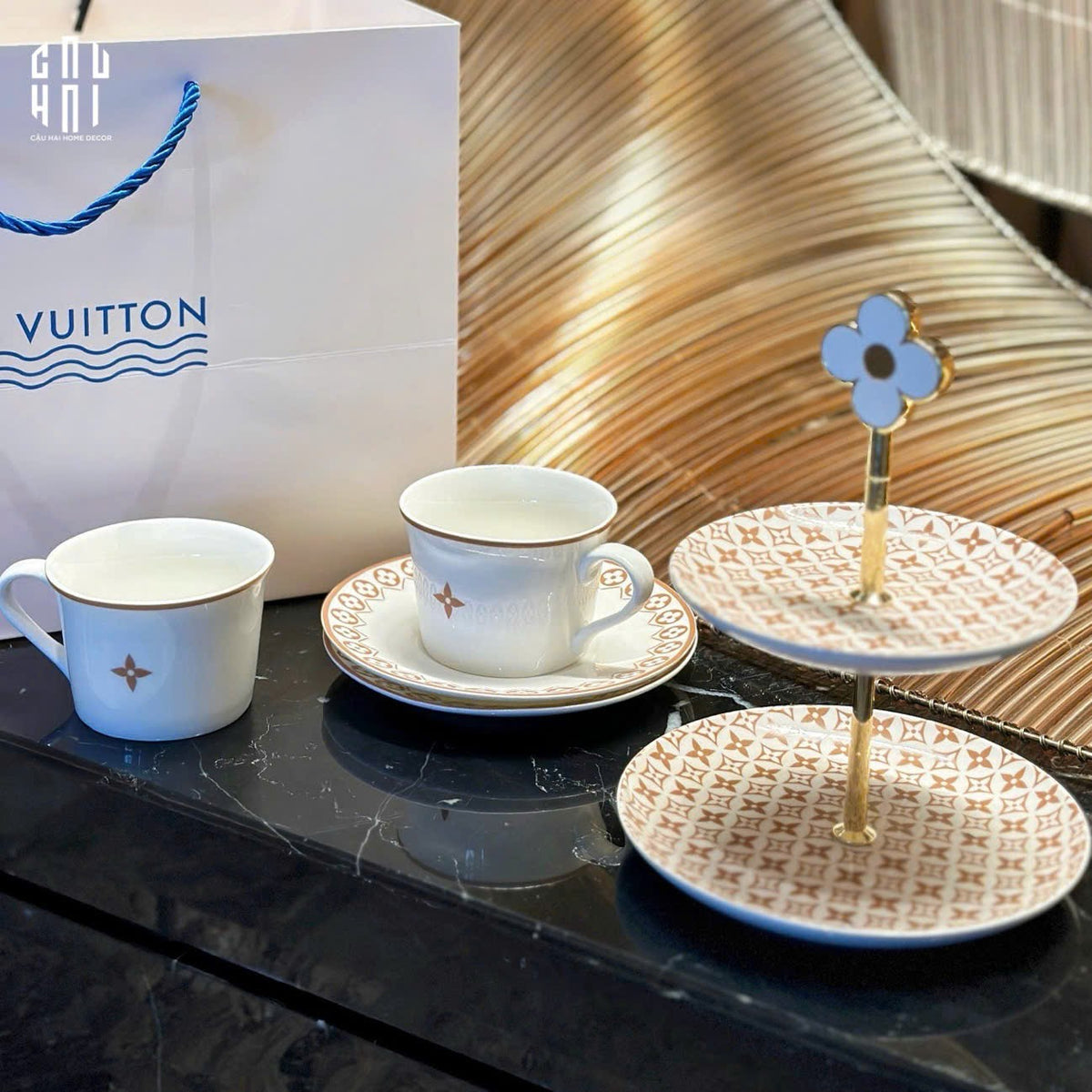 Set Trà Chiều Anh Quốc Louis.V Ss2025 - "Art De Vivre" - Full Box-SET BÌNH TRÀ-Đối tác tại Trung Quốc theo từng đơn đặt hàng-CẬU HAI HOME DECOR