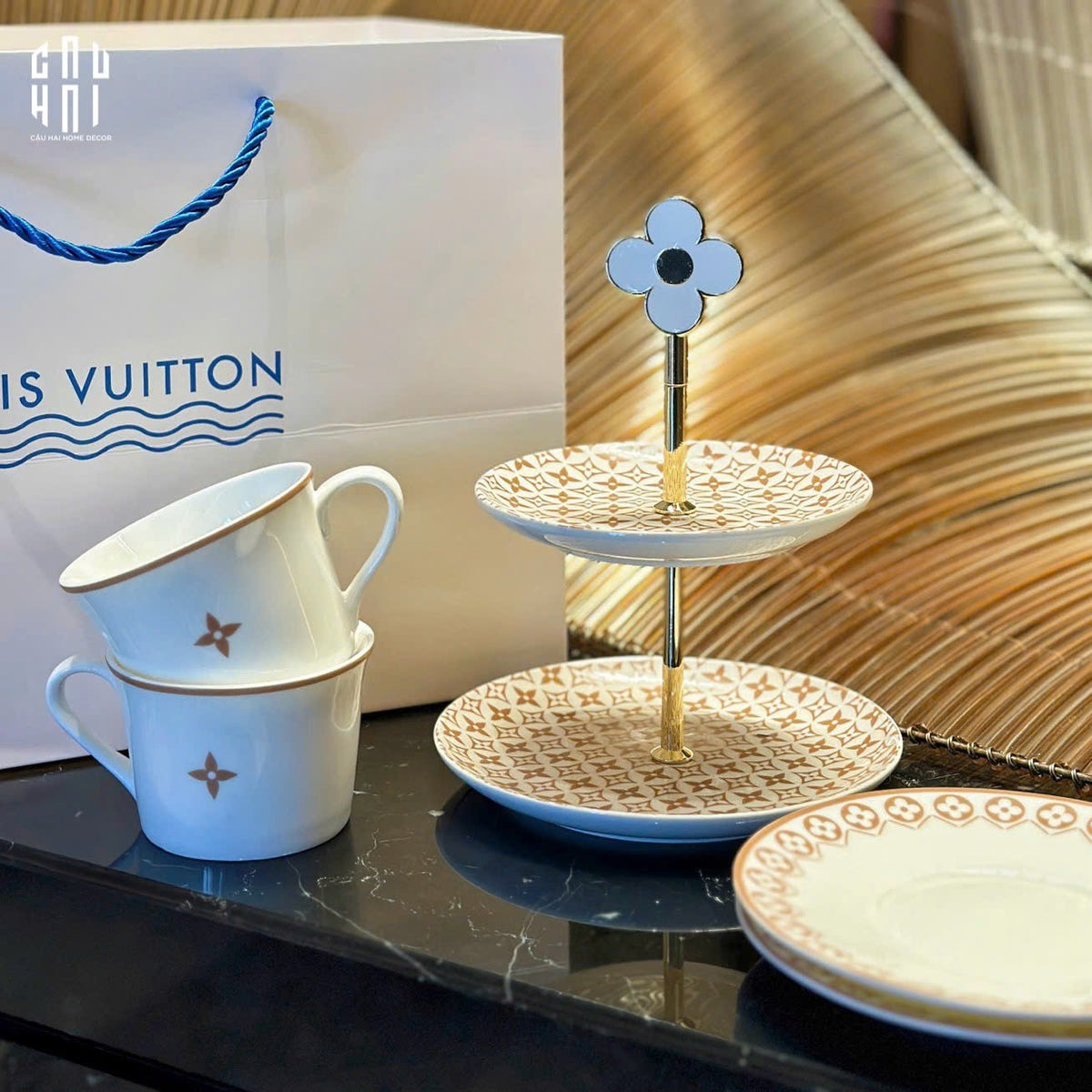 Set Trà Chiều Anh Quốc Louis.V Ss2025 - "Art De Vivre" - Full Box-SET BÌNH TRÀ-Đối tác tại Trung Quốc theo từng đơn đặt hàng-CẬU HAI HOME DECOR
