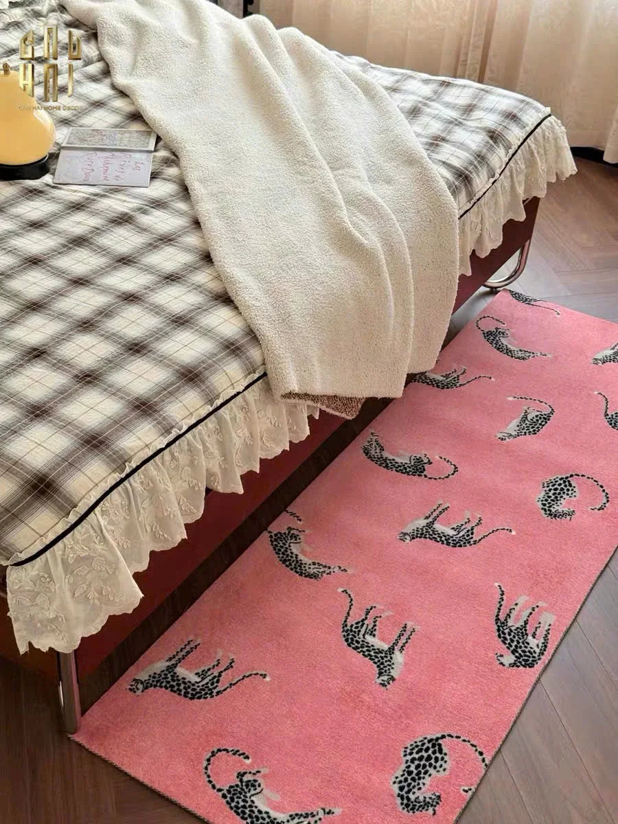 THẢM BED SỢI POLY PLUSH™ 80X160 PINK PANTHER - CẬU HAI HOME DECOR