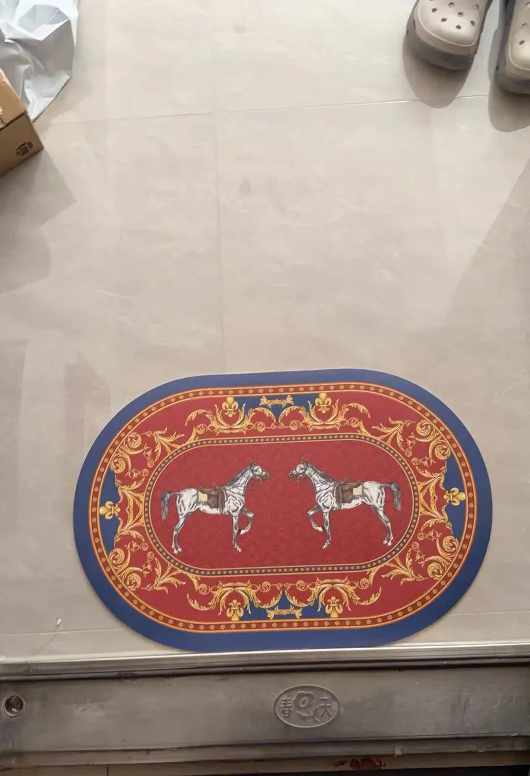 Thảm Cửa Micro-Nappa 50x80 Đôi Ngựa Hoàng Gia Chevaux Royaux Noblesse – Da Thấm Hút-CẬU HAI HOME DECOR